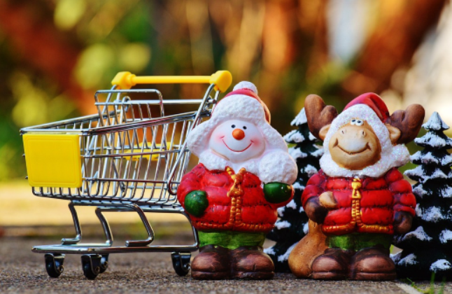 A small shopping cart with two figurines.